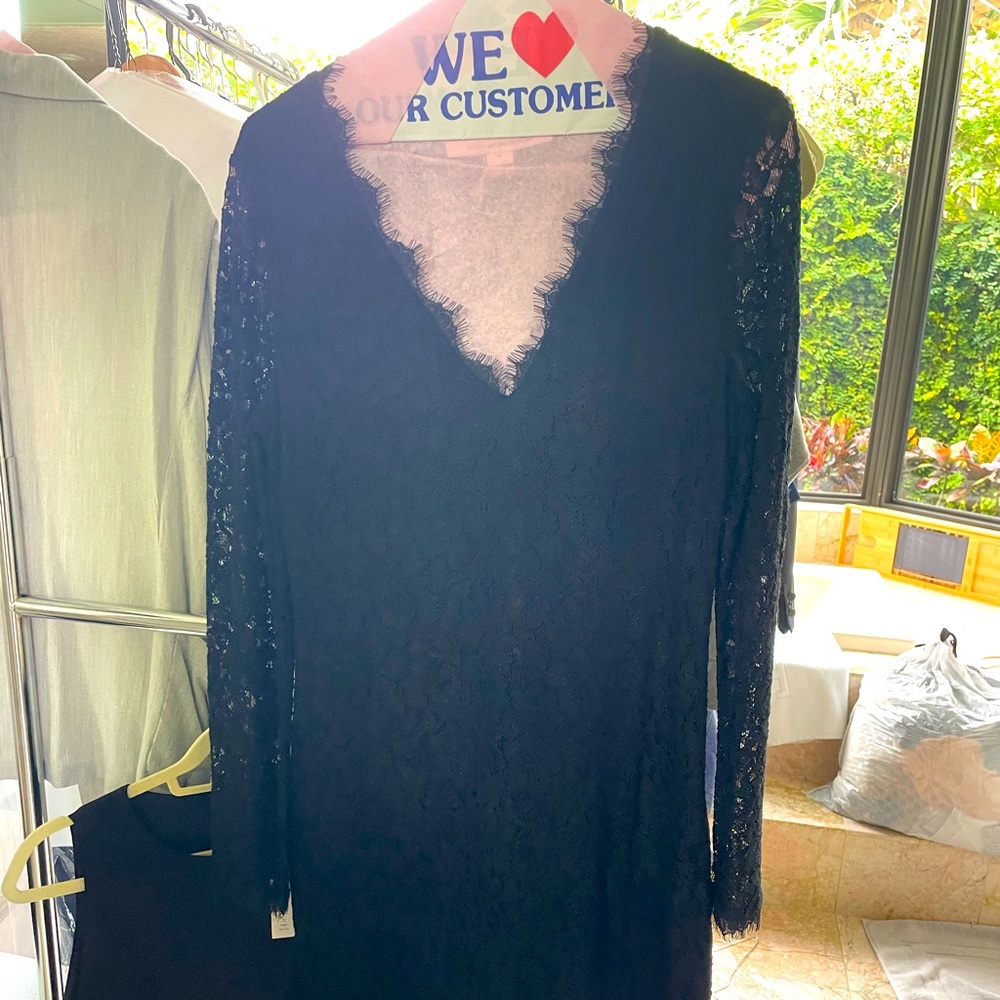 Lace short DVF black dress